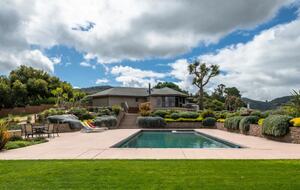 Mid-Century Retreat Above Carmel Valley - Salinas, California