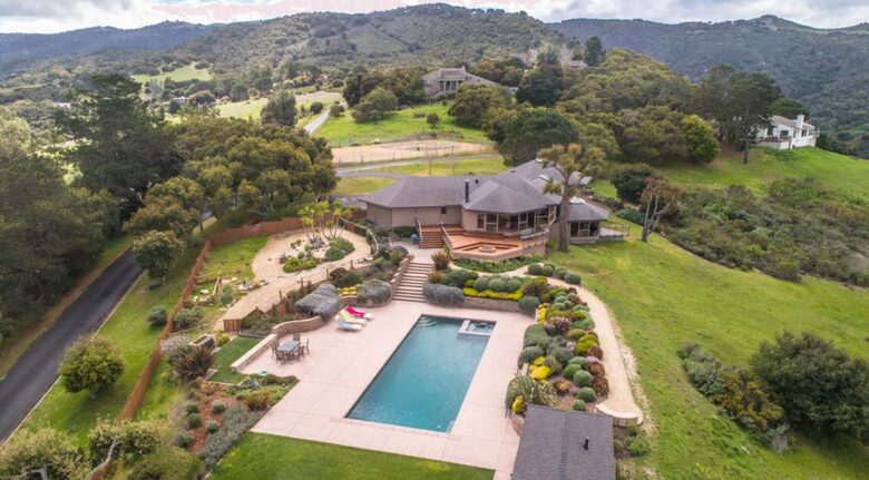 Mid-Century Retreat Above Carmel Valley - Salinas, California