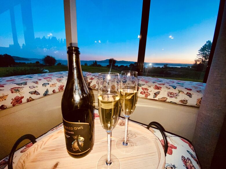 Lake Rotorua Farmhouse Retreat - Hamurana, New Zealand