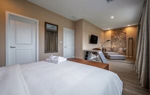 Luxury Townhome with Private Hot Tub Near Disney - Kissimmee, Florida