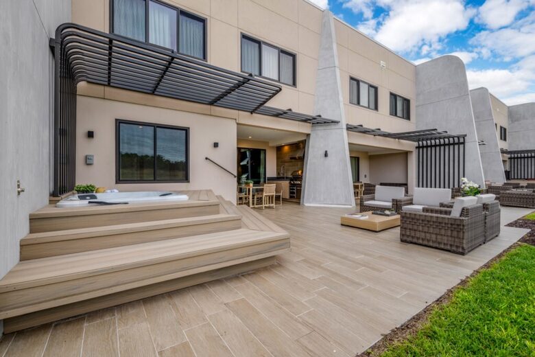 Luxury Townhome with Private Hot Tub Near Disney - Kissimmee, Florida