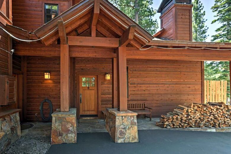 Northstar Mountain Retreat with Hot Tub & Walk to Ski Lift - Truckee, California
