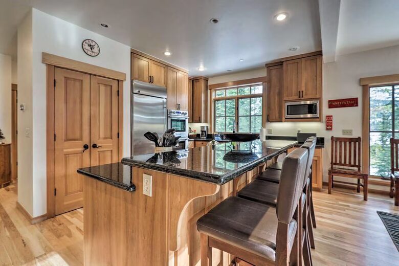 Northstar Mountain Retreat with Hot Tub & Walk to Ski Lift - Truckee, California