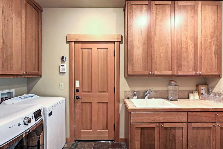 Northstar Mountain Retreat with Hot Tub & Walk to Ski Lift - Truckee, California