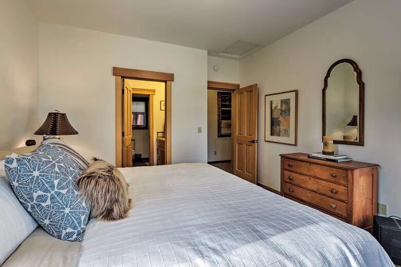 Northstar Mountain Retreat with Hot Tub & Walk to Ski Lift - Truckee, California