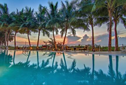 Carillon Hotel & Spa with optional Yacht Rental! - Miami Beach, Florida