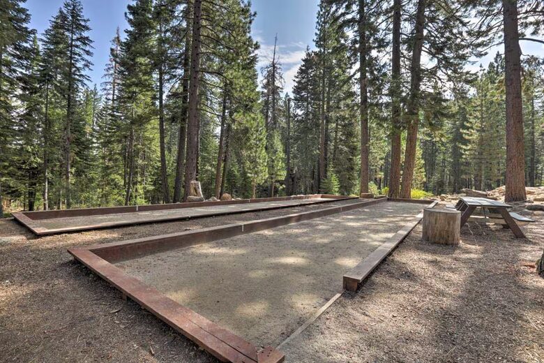 Northstar Mountain Retreat with Hot Tub & Walk to Ski Lift - Truckee, California