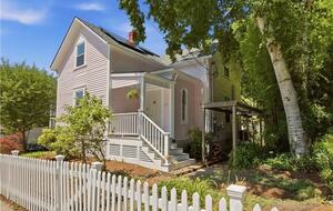 The Pink House Near Broadway Newport - Newport, Rhode Island