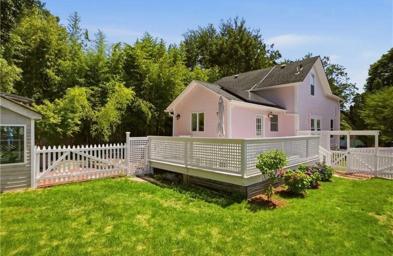 The Pink House Near Broadway Newport - Newport, Rhode Island