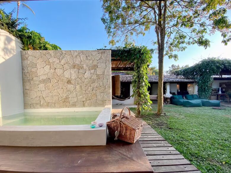 Coastal Garden Home in Ilhabela - Ilhabela, Brazil