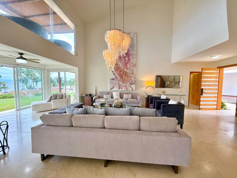 Ocean-View Villa in Punta Pelícanos - Cruz de Huanacaxtle, Mexico