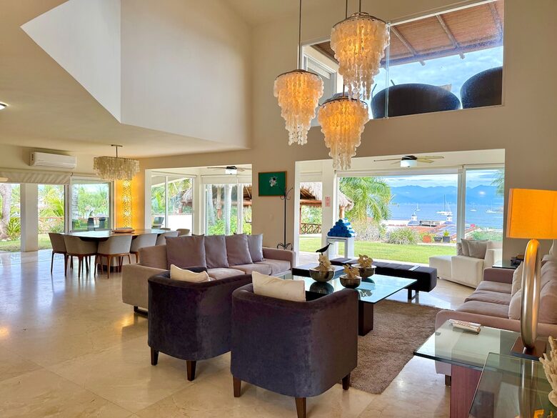 Ocean-View Villa in Punta Pelícanos - Cruz de Huanacaxtle, Mexico