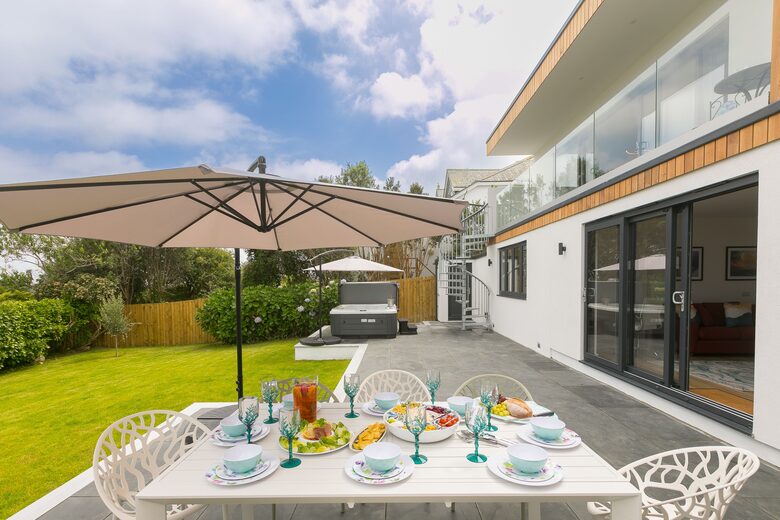 Contemporary Coastal Home with Panoramic Sea Views - St Ives, United Kingdom