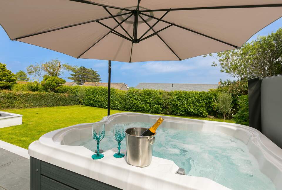 Contemporary Coastal Home with Panoramic Sea Views - St Ives, United Kingdom