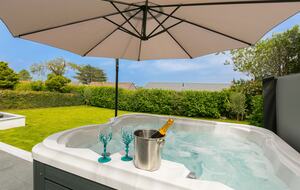 Contemporary Coastal Home with Panoramic Sea Views - St Ives, United Kingdom