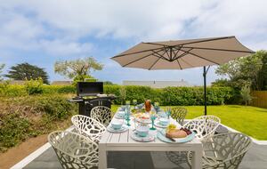 Contemporary Coastal Home with Panoramic Sea Views - St Ives, United Kingdom