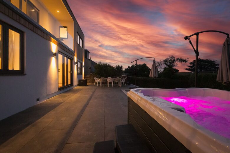 Contemporary Coastal Home with Panoramic Sea Views - St Ives, United Kingdom