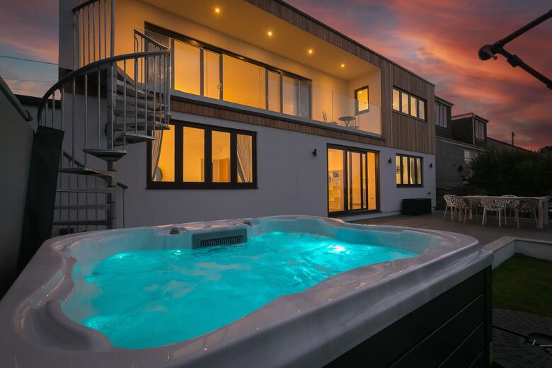 Contemporary Coastal Home with Panoramic Sea Views - St Ives, United Kingdom