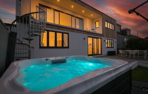Contemporary Coastal Home with Panoramic Sea Views - St Ives, United Kingdom