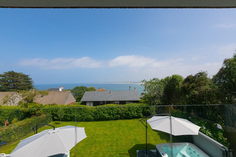 Contemporary Coastal Home with Panoramic Sea Views - St Ives, United Kingdom