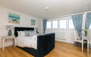 Contemporary Coastal Home with Panoramic Sea Views - St Ives, United Kingdom