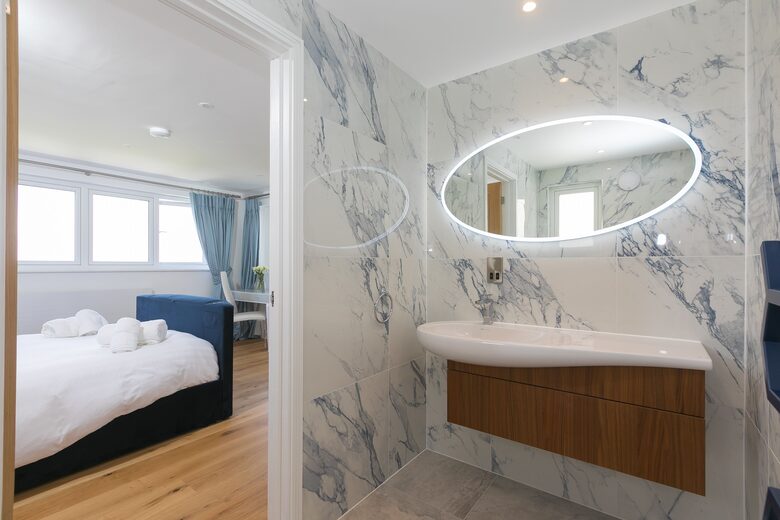 Contemporary Coastal Home with Panoramic Sea Views - St Ives, United Kingdom