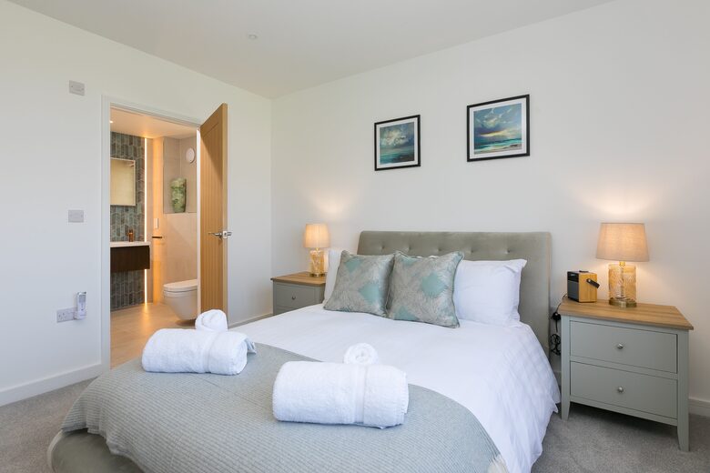 Contemporary Coastal Home with Panoramic Sea Views - St Ives, United Kingdom