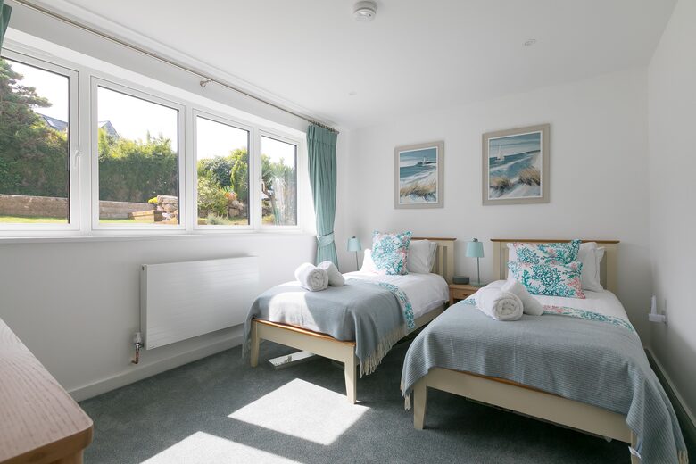 Contemporary Coastal Home with Panoramic Sea Views - St Ives, United Kingdom