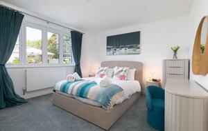 Contemporary Coastal Home with Panoramic Sea Views - St Ives, United Kingdom
