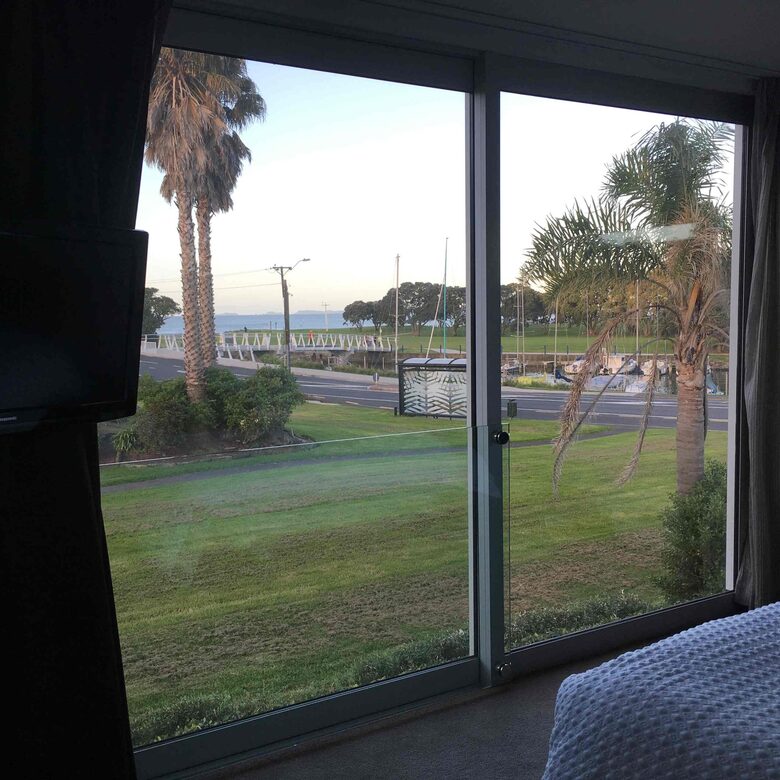 Takapuna Living Near the Beach and Village - Takapuna, New Zealand