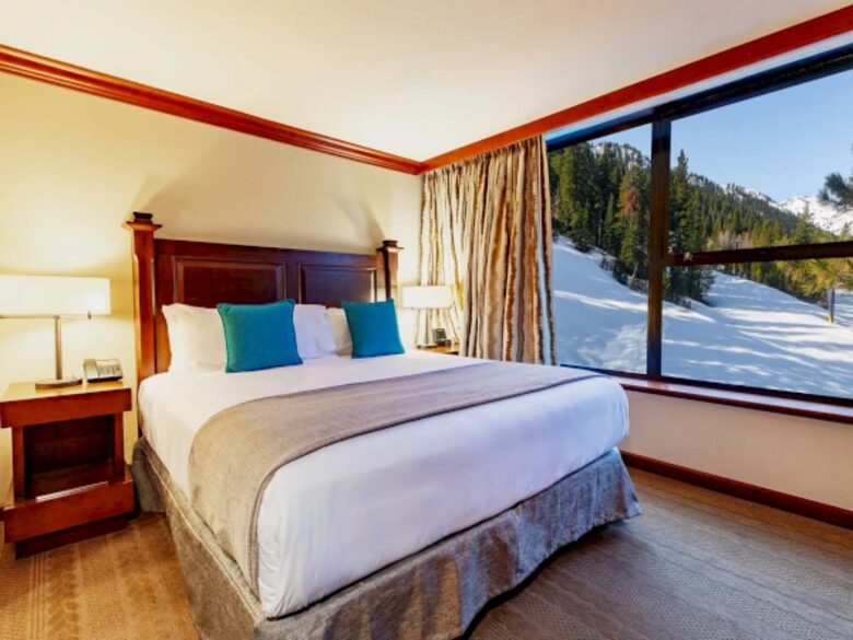 Everline Fireplace Penthouse with Ski-In/Ski-Out Access - Olympic Valley, California