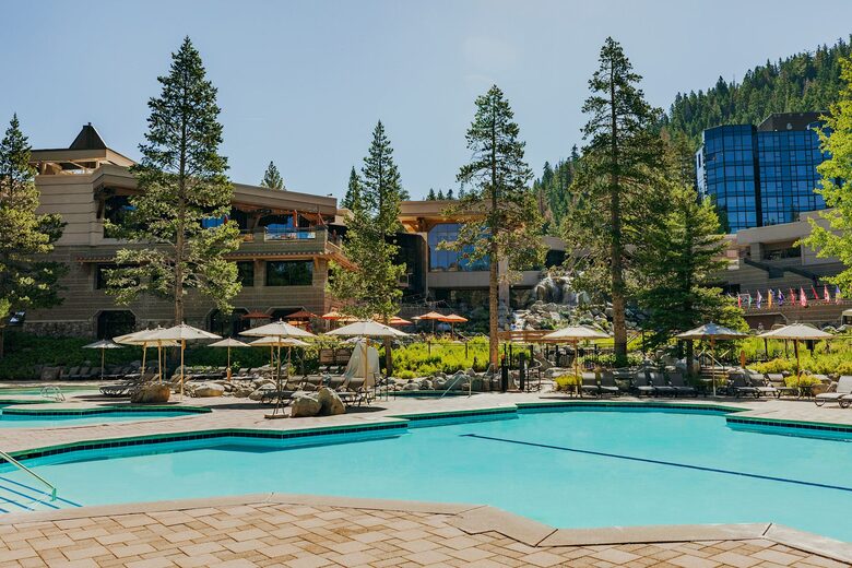 Everline Fireplace Penthouse with Ski-In/Ski-Out Access - Olympic Valley, California
