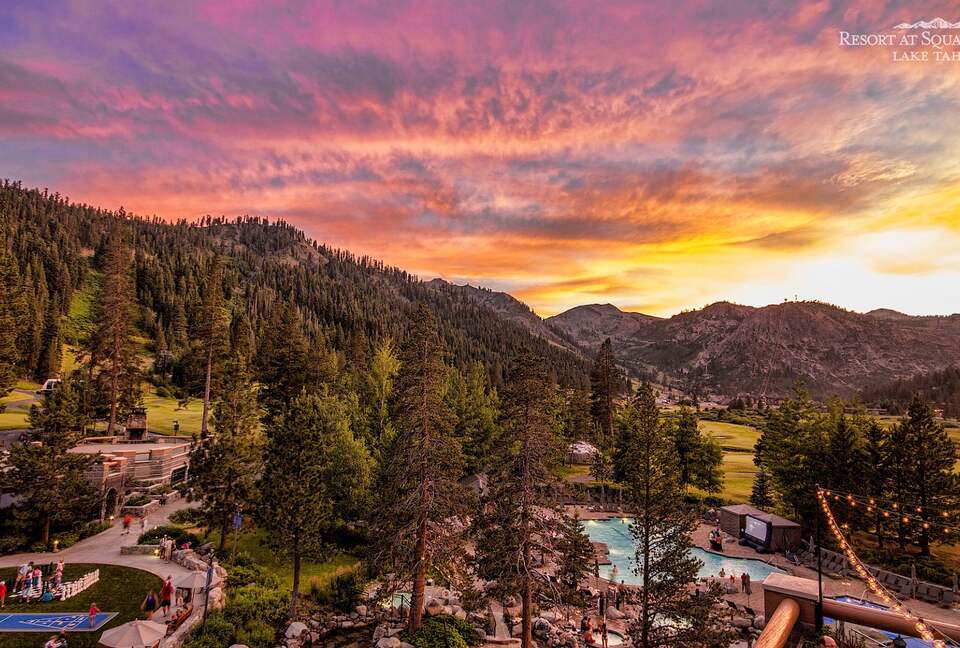 Everline Fireplace Penthouse with Ski-In/Ski-Out Access - Olympic Valley, California