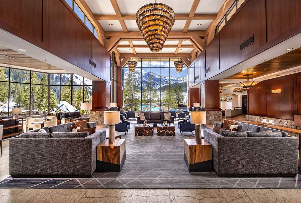 Everline Fireplace Penthouse with Ski-In/Ski-Out Access - Olympic Valley, California
