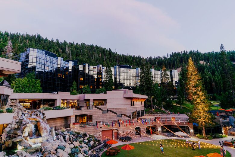 Everline Fireplace Penthouse with Ski-In/Ski-Out Access - Olympic Valley, California
