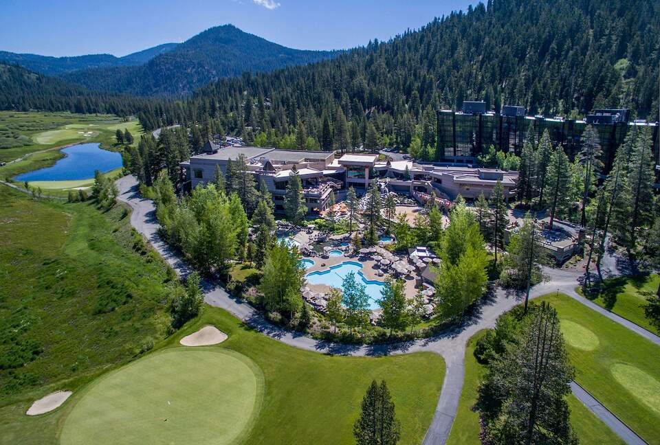 Everline Fireplace Penthouse with Ski-In/Ski-Out Access - Olympic Valley, California