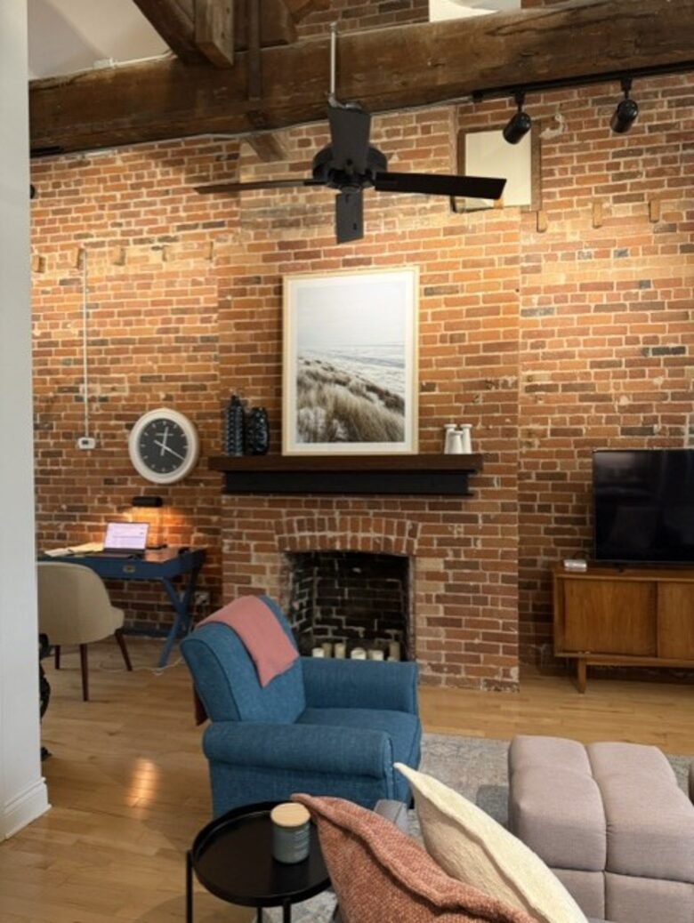 Historic Limestone Loft in Downtown Kingston - Kingston, Canada