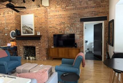Historic Limestone Loft in Downtown Kingston - Kingston, Canada