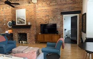 Historic Limestone Loft in Downtown Kingston - Kingston, Canada