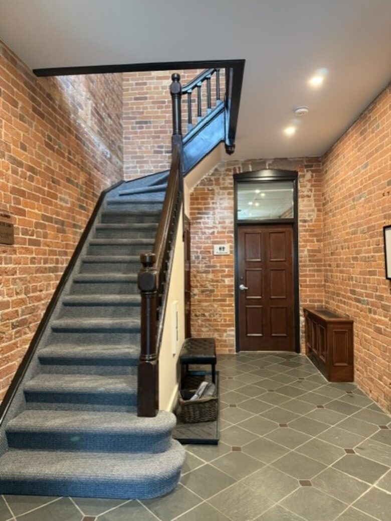 Historic Limestone Loft in Downtown Kingston - Kingston, Canada