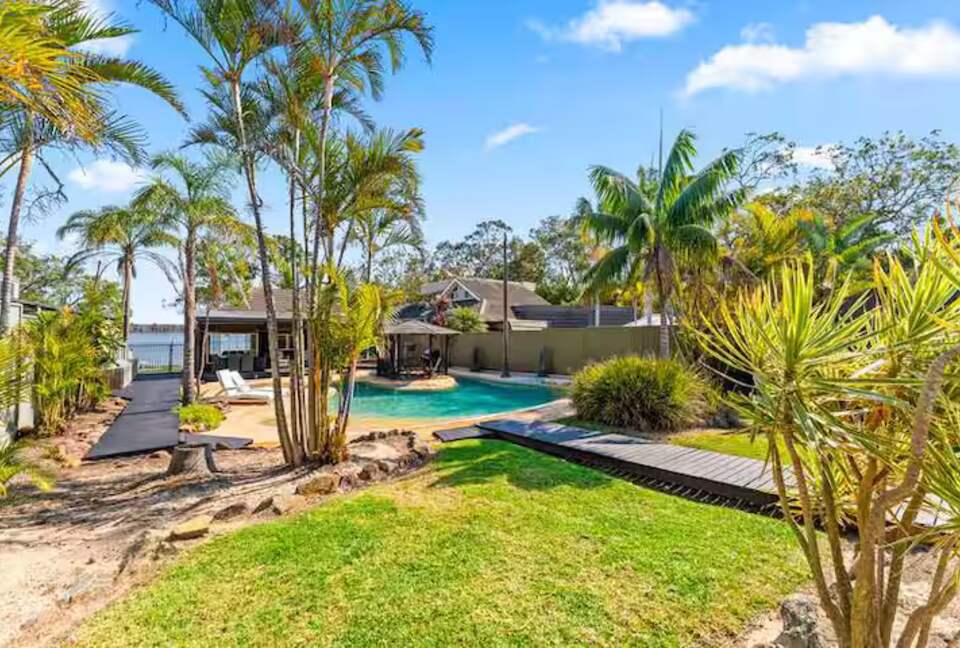 Tranquil Lake Munmorah Villa with Pool & Sauna - Lake Munmorah, Australia