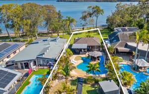 Tranquil Lake Munmorah Villa with Pool & Sauna - Lake Munmorah, Australia
