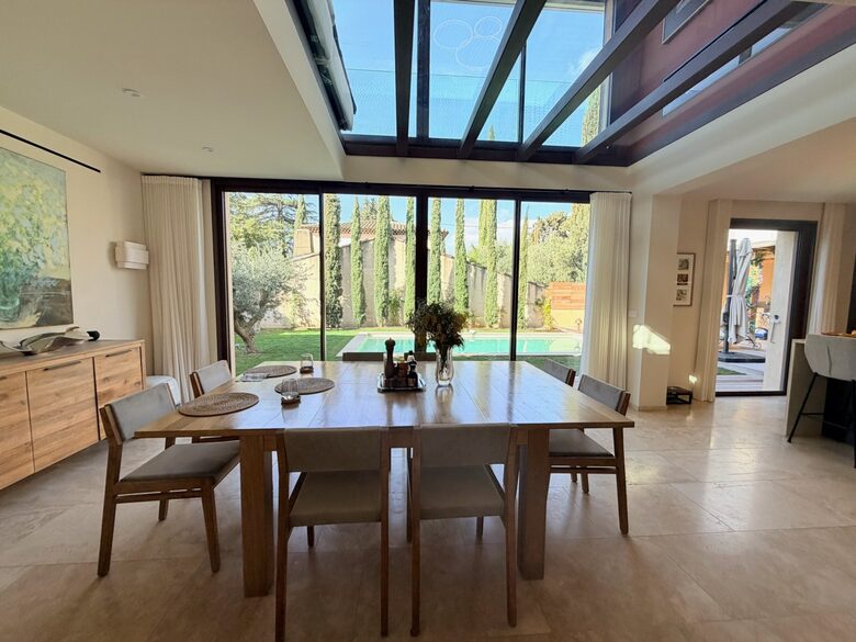 Contemporary Garden Residence in Central Aix - Aix-en-Provence, France