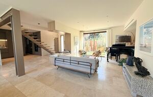 Contemporary Garden Residence in Central Aix - Aix-en-Provence, France