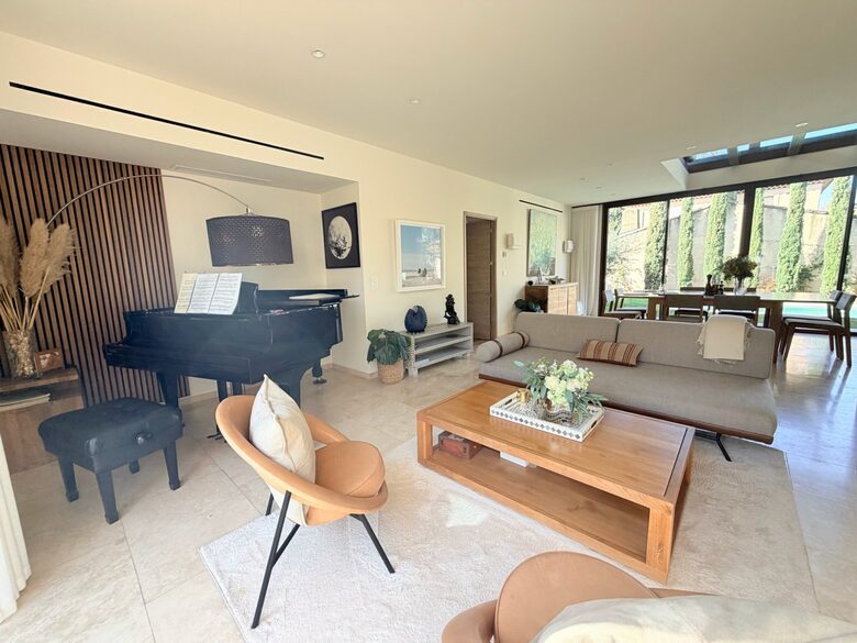 Contemporary Garden Residence in Central Aix - Aix-en-Provence, France