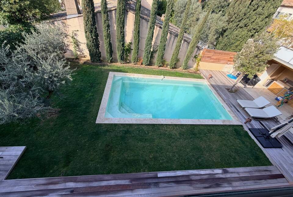 Contemporary Garden Residence in Central Aix - Aix-en-Provence, France