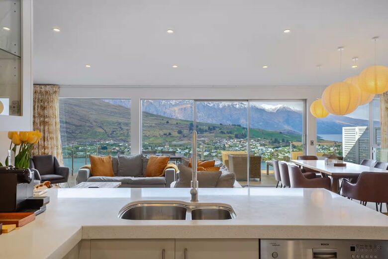 Elevated Alpine Residence Overlooking The Remarkables - Queenstown, New Zealand