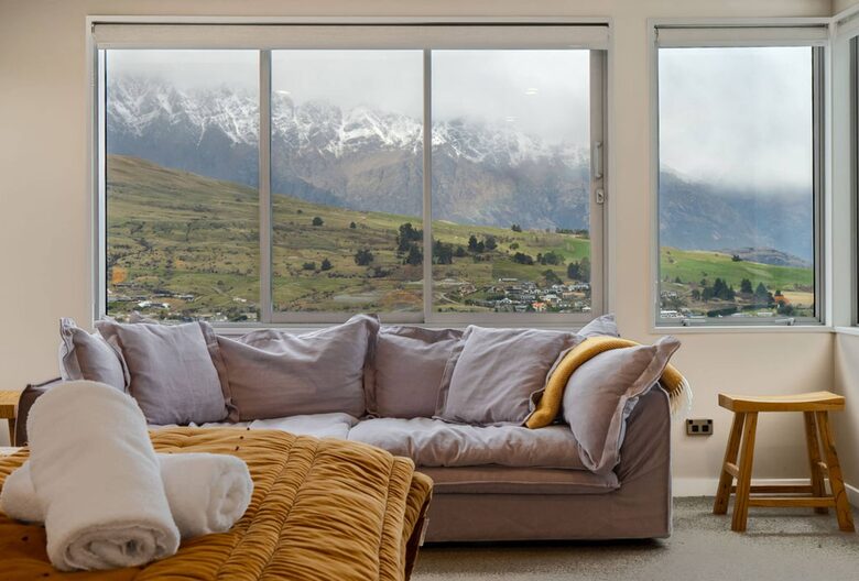Elevated Alpine Residence Overlooking The Remarkables - Queenstown, New Zealand