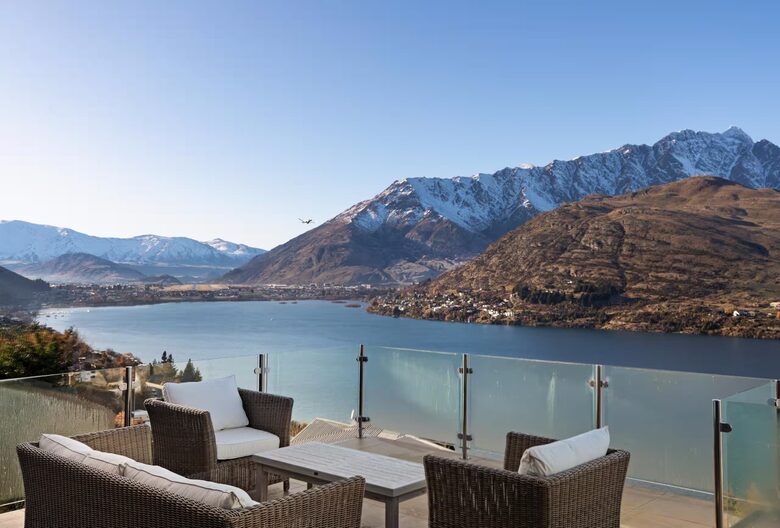 Elevated Alpine Residence Overlooking The Remarkables - Queenstown, New Zealand