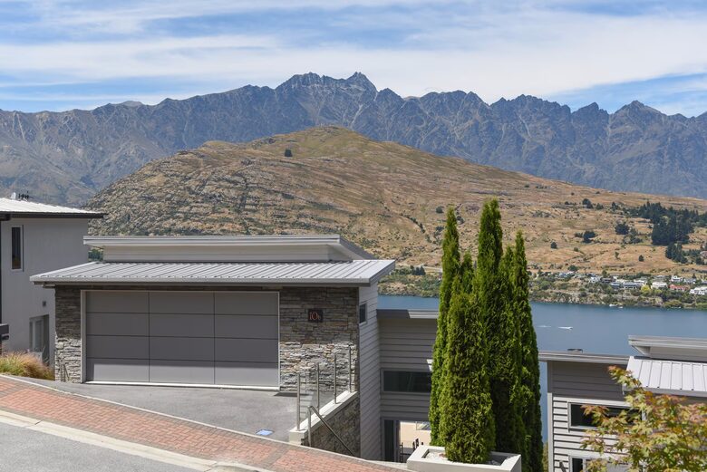 Elevated Alpine Residence Overlooking The Remarkables - Queenstown, New Zealand